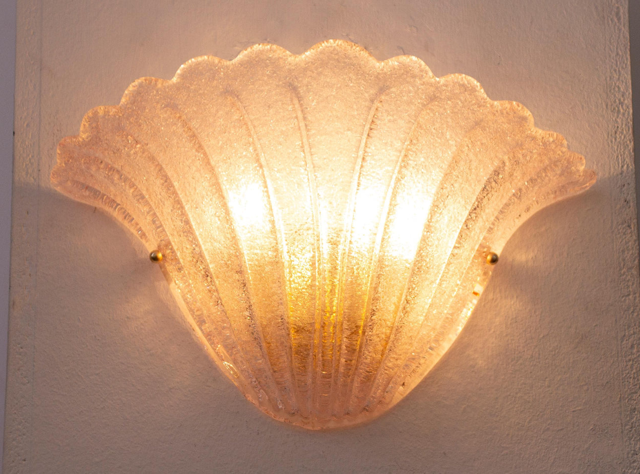 Elegant pink Italian wall lamp with glass grit
