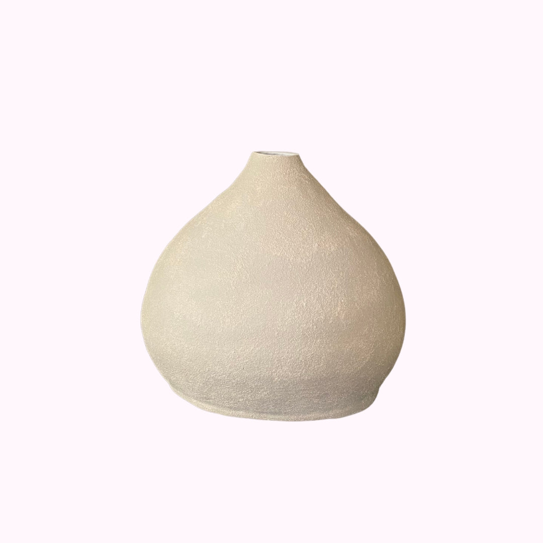 Echoes stoneware vase by Elvira McKenzie – handcrafted organic ceramic décor