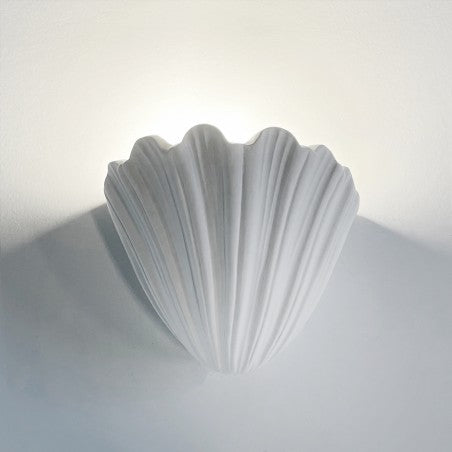 Decorative plaster sconce reinforced with natural fibres