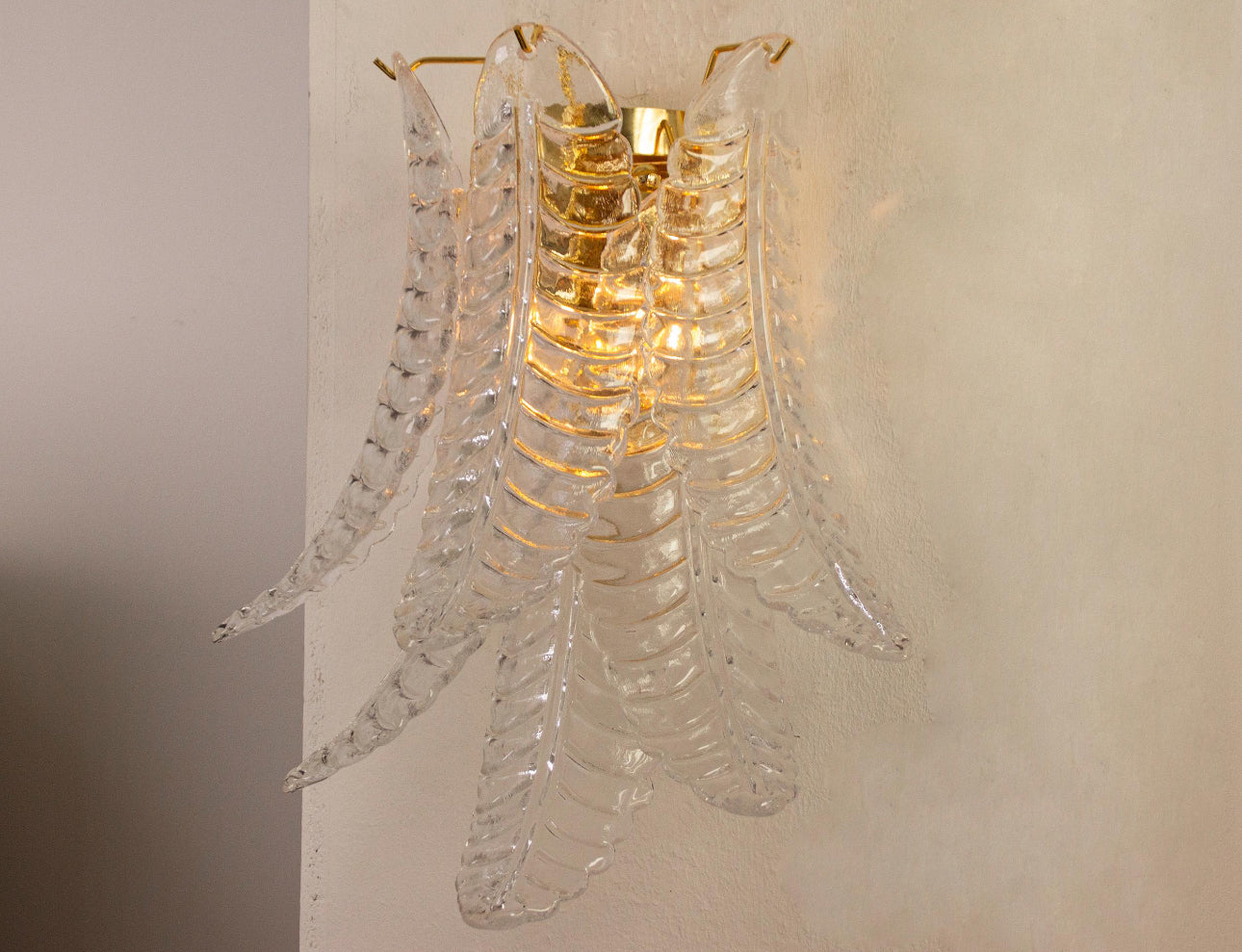 Clear blown glass leaves wall lamp, Italian Murano craftsmanship