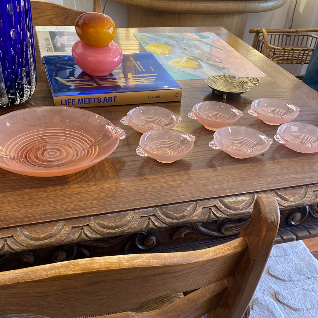 French 1940s Art Déco pink dessert set with serving bowl