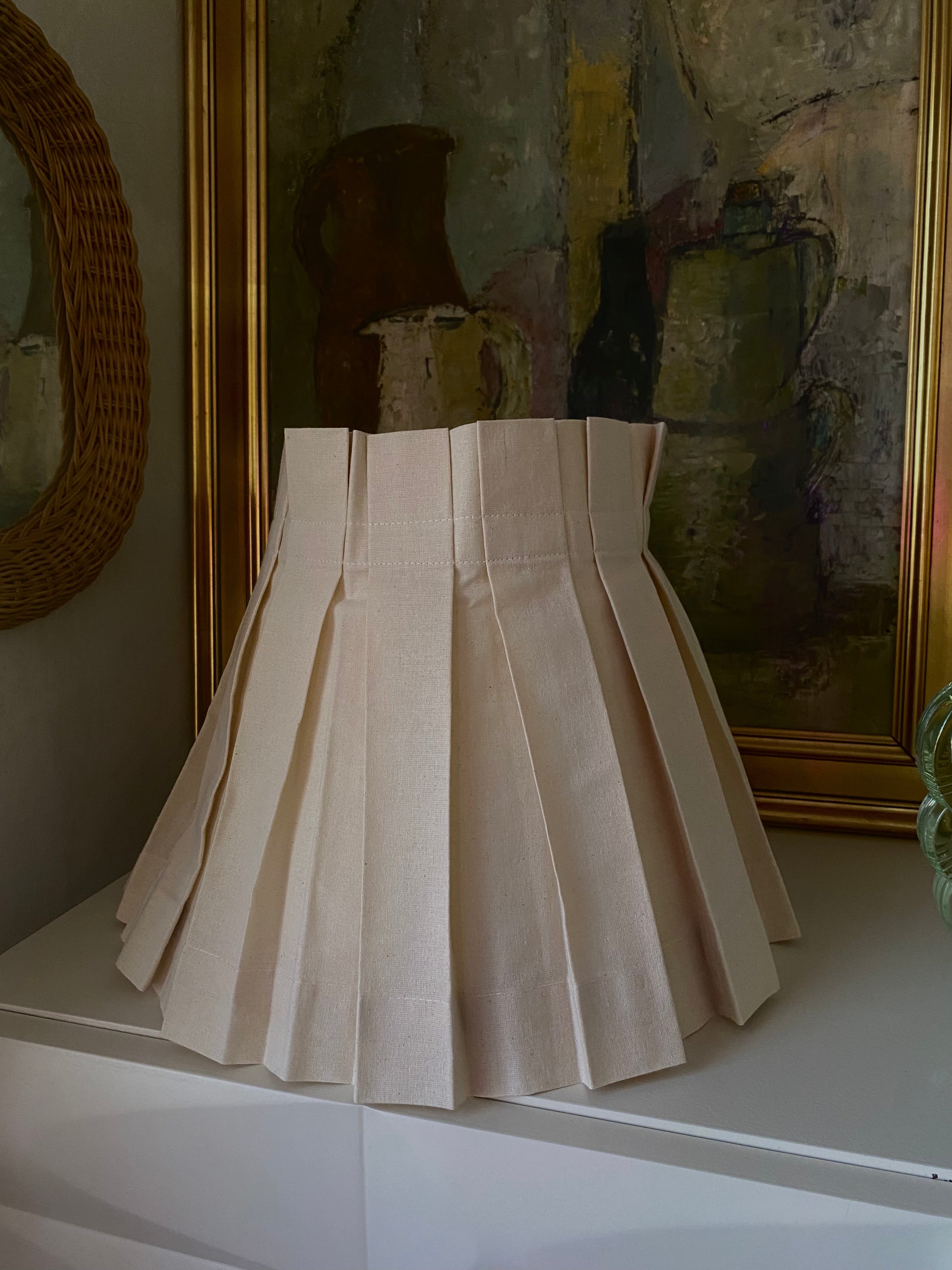 Designer pleated lamp shade for compatible lamp structure