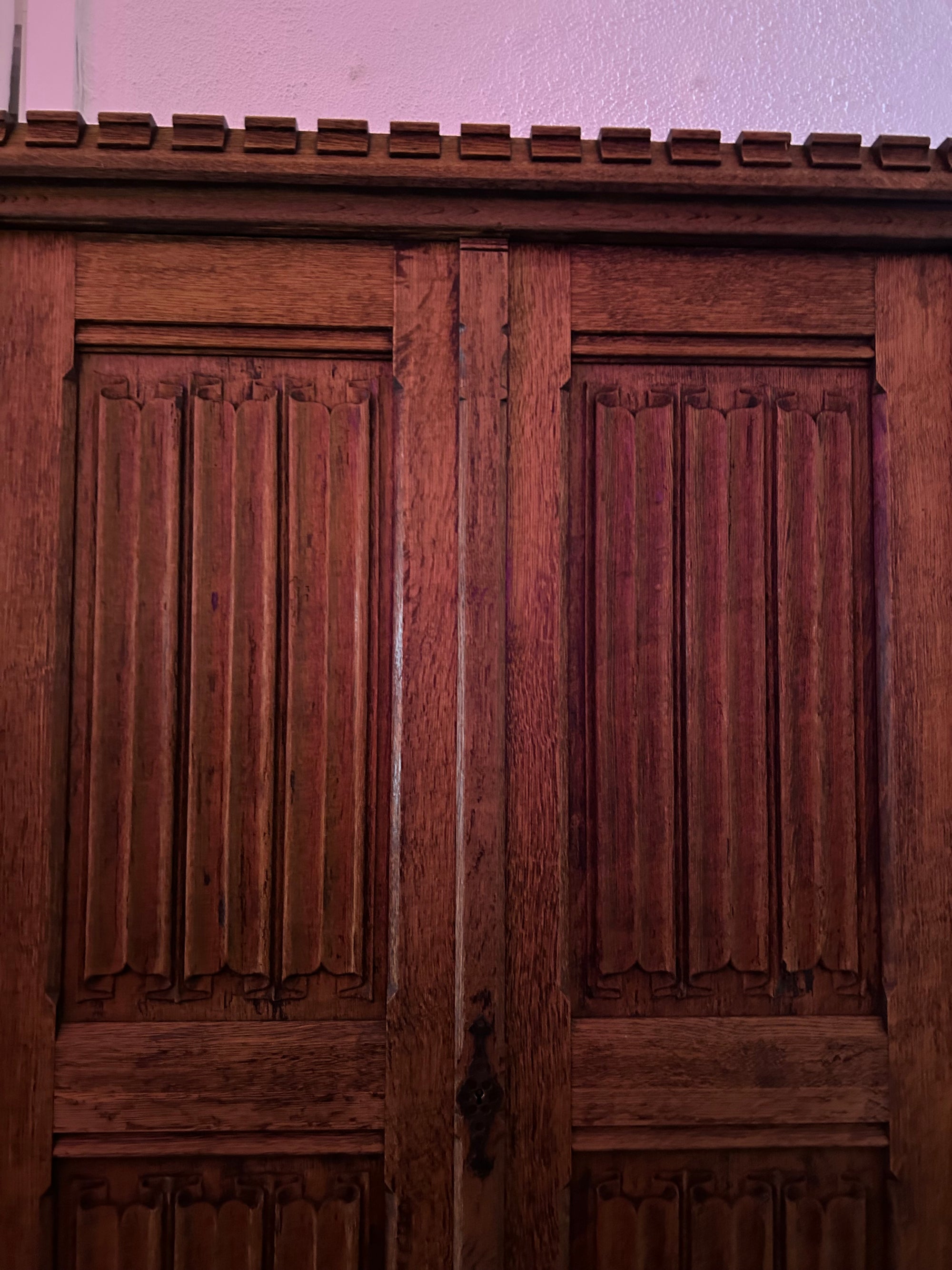 Tall oak Neogothic Belgian organiser cabinet