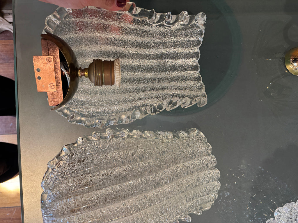Pair of 1930s Barovier Murano Sconces with Scalloped Edge