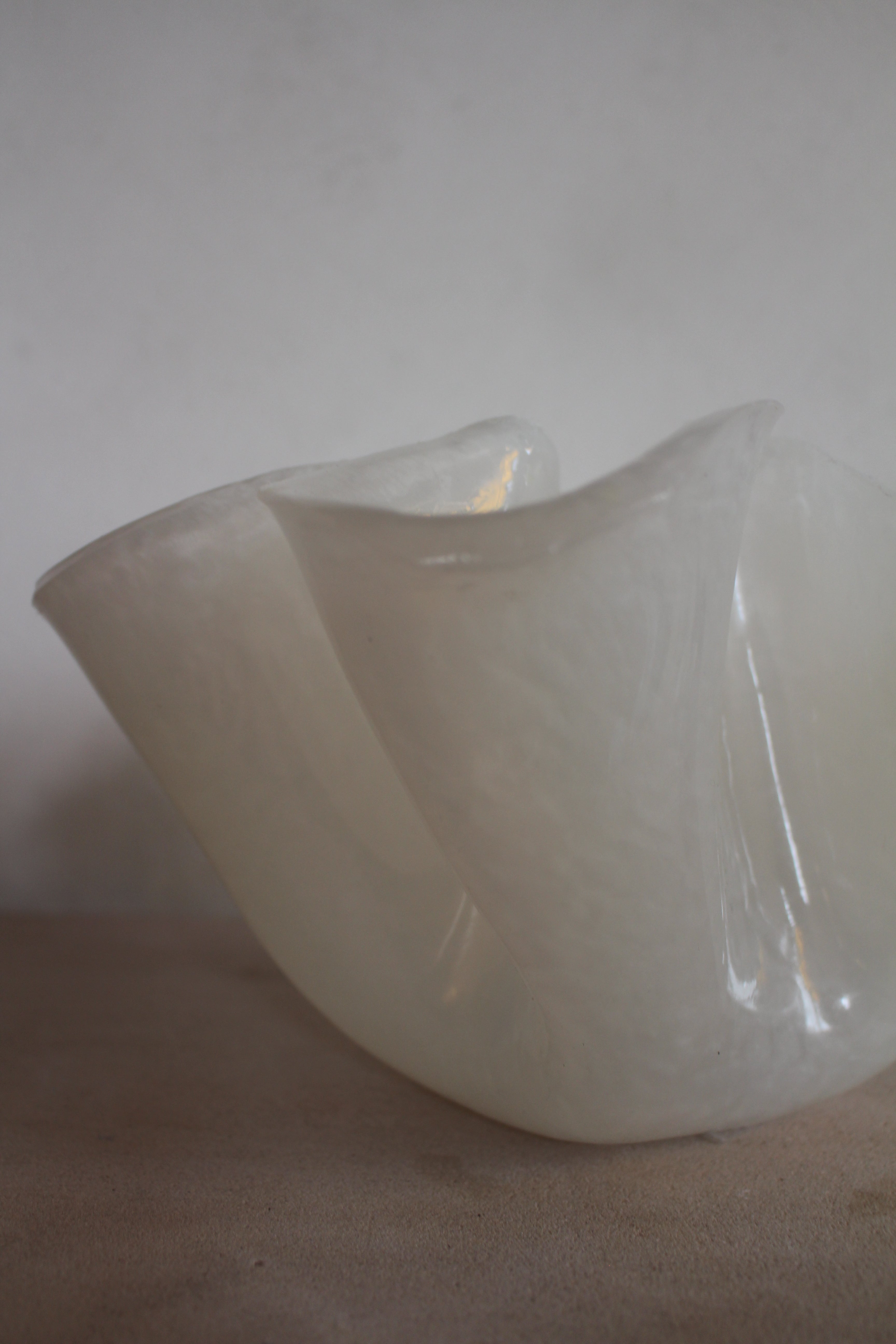 Pearl Resin vase by Mariel (medium)