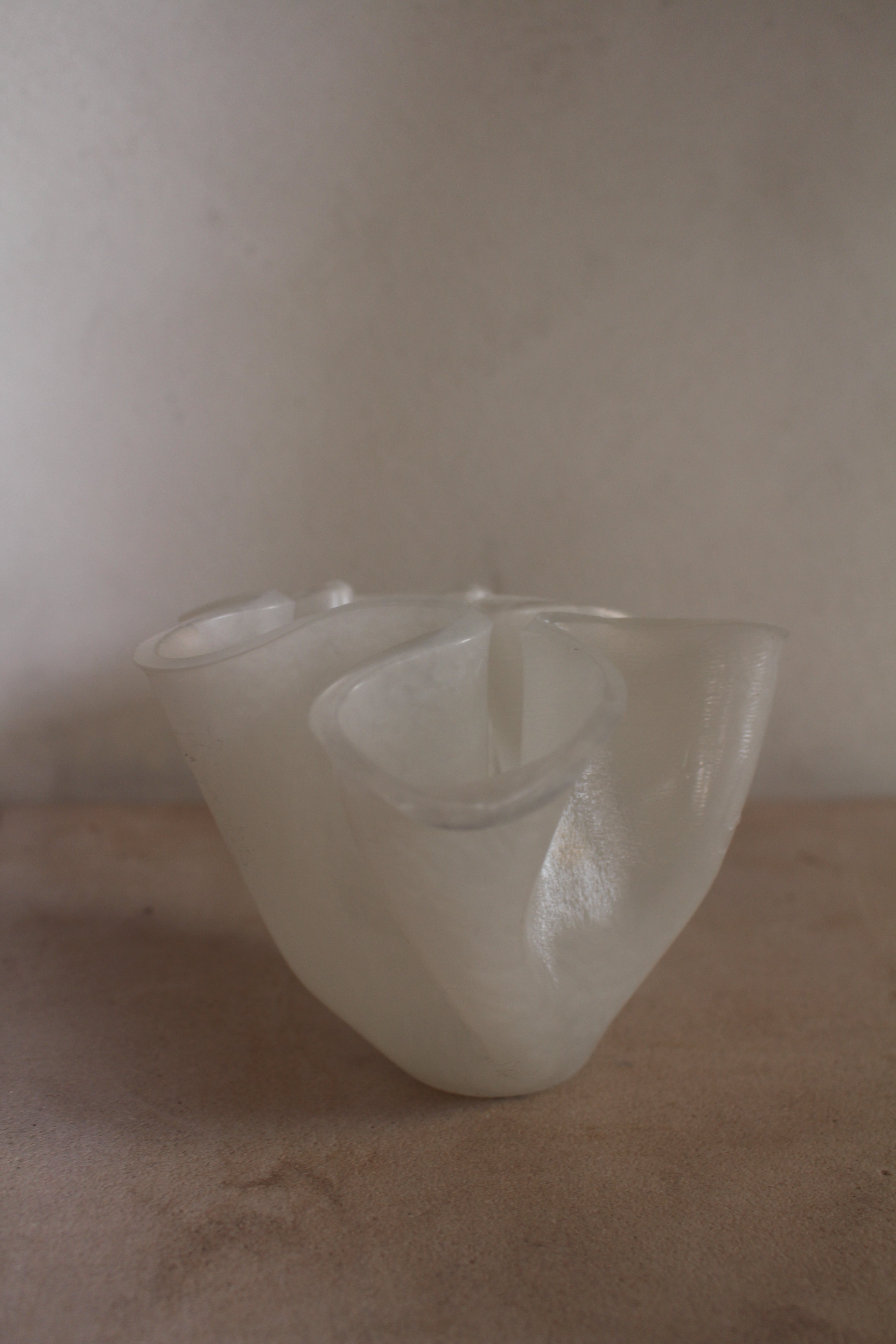 Pearl Resin vase by Mariel (small)