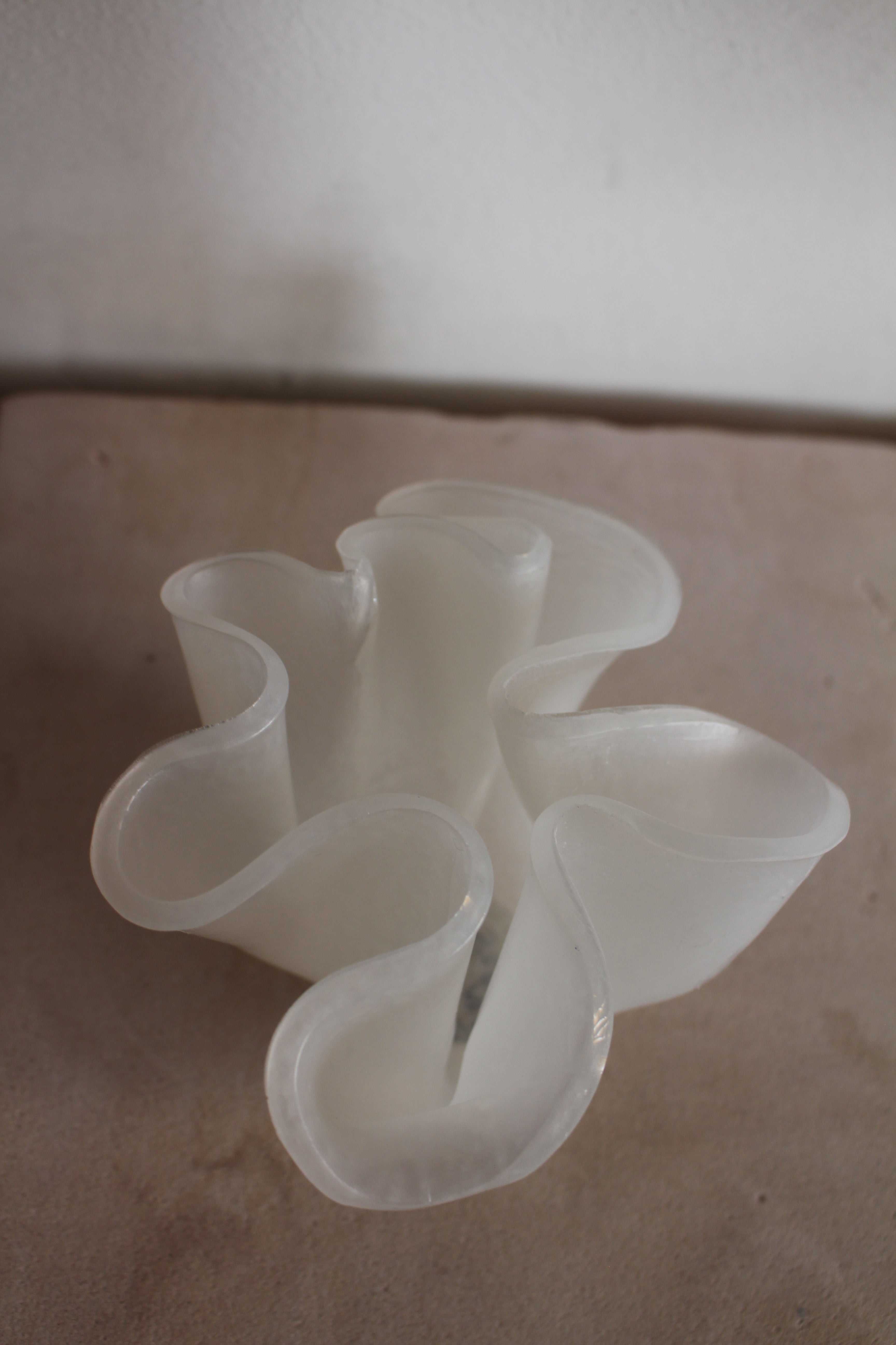 Pearl Resin vase by Mariel (small)