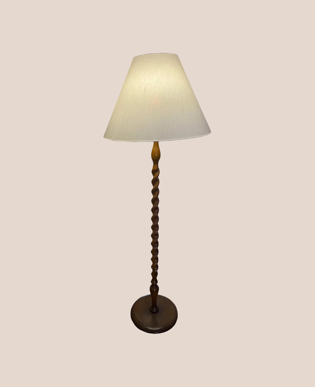 antique-twist-floor-lamp-elegant-vintage-lighting