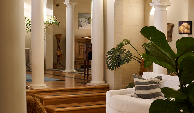 Decorative interior with antiques