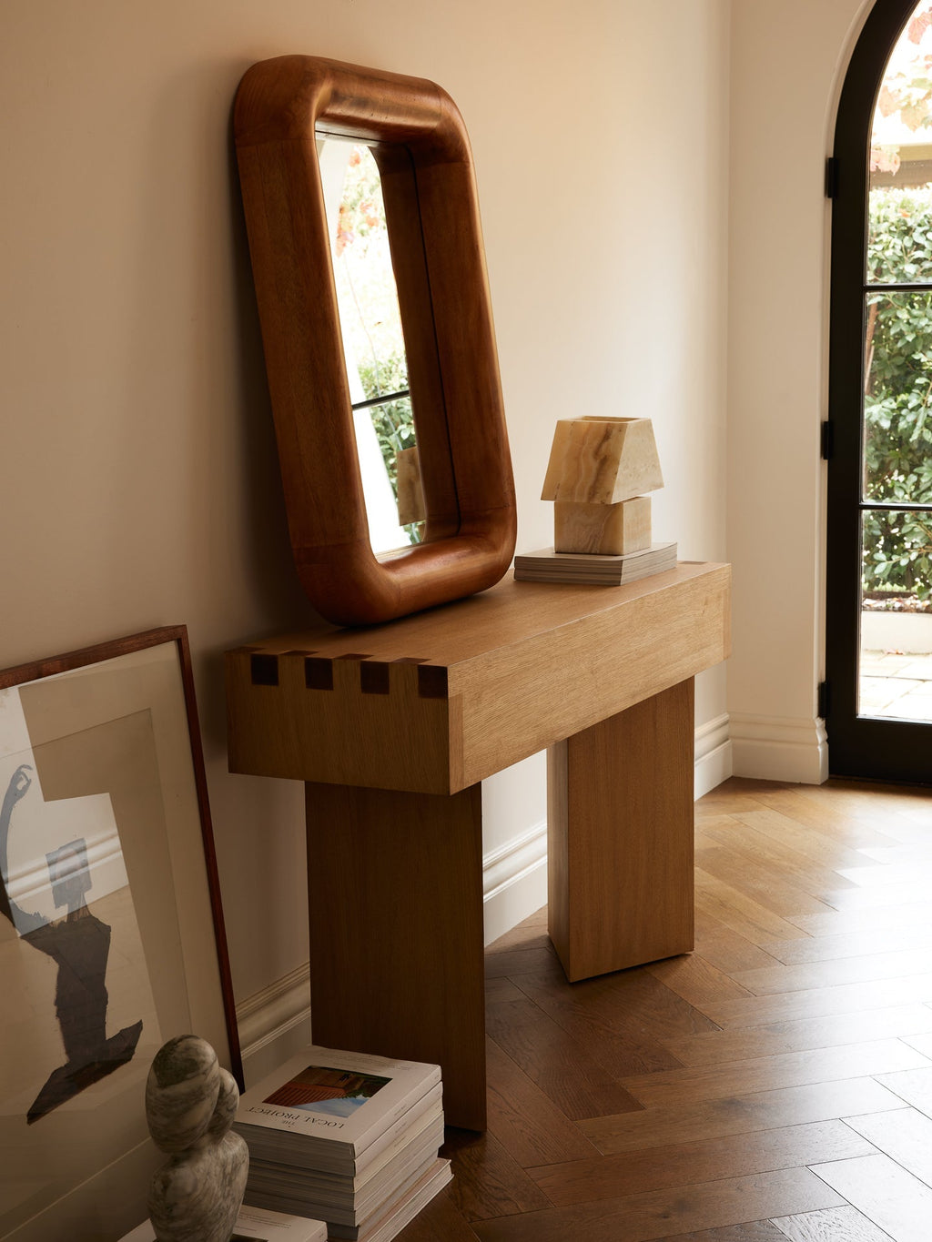 Dovetail Console interior