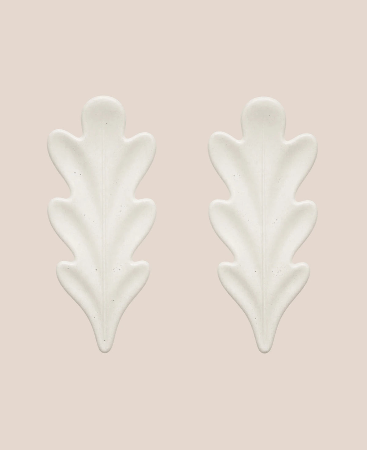 french-plaster-wall-sconce-tall-oak-leaf-design-handcrafted-elegance