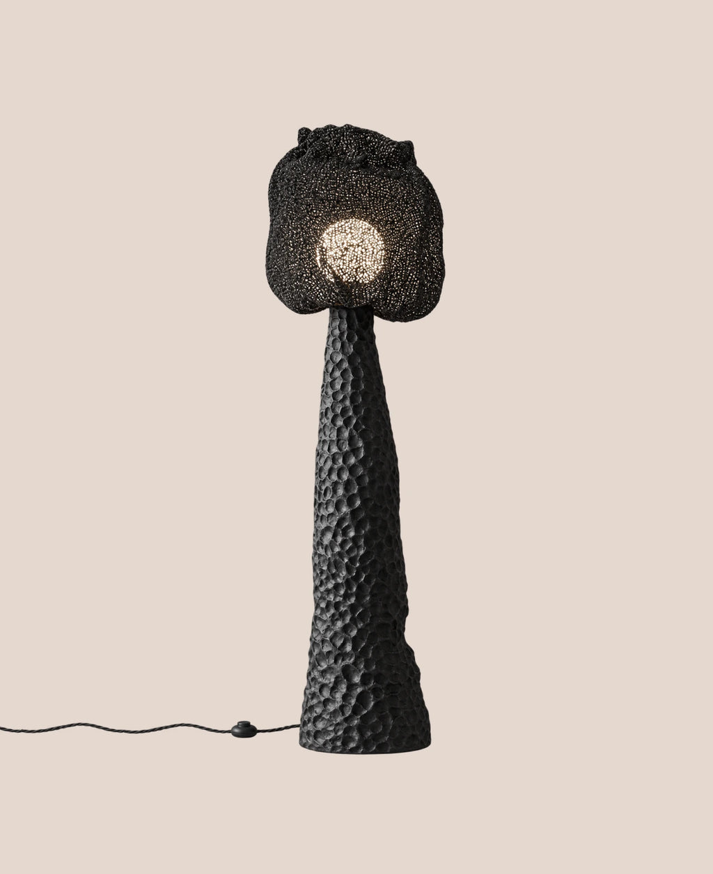 noir-mokh-floor-lamp-pletostudio