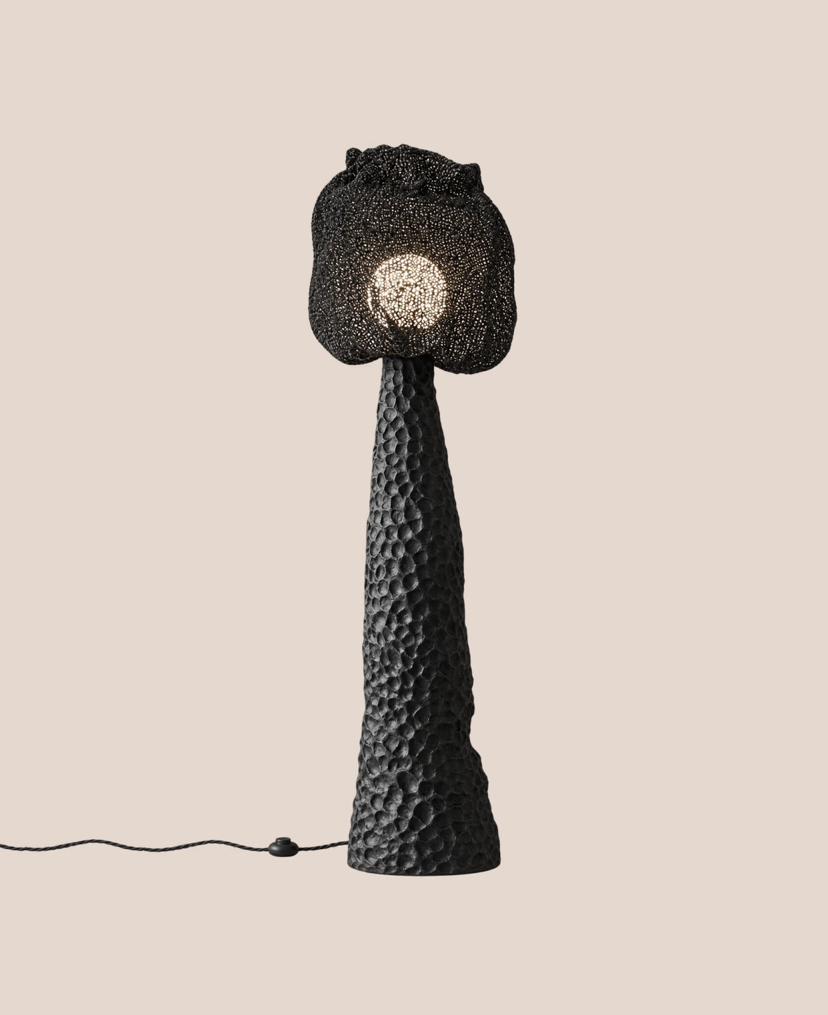 noir-mokh-floor-lamp-pletostudio