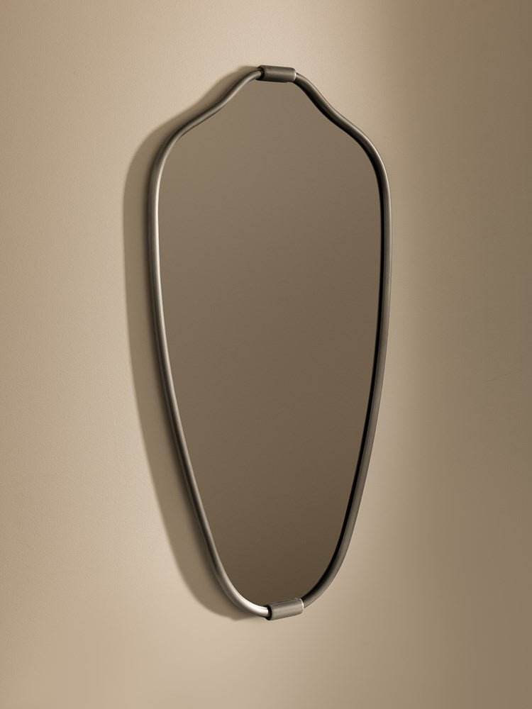 Senne mirror silver detail view