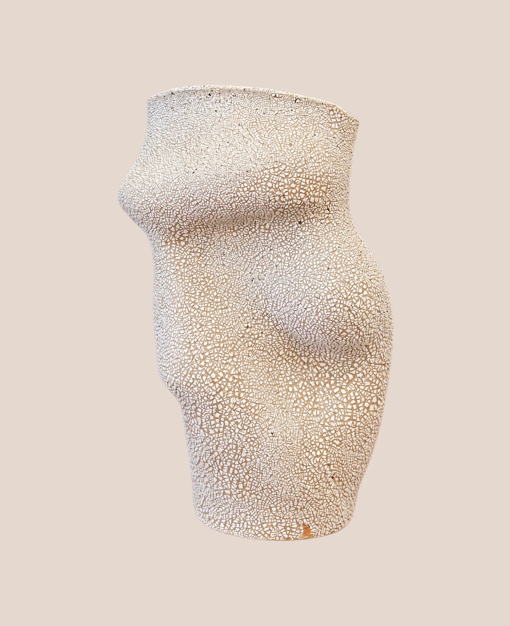 soft-edge-by-emma-lindegaard-handmade-perth-ceramic-vessel