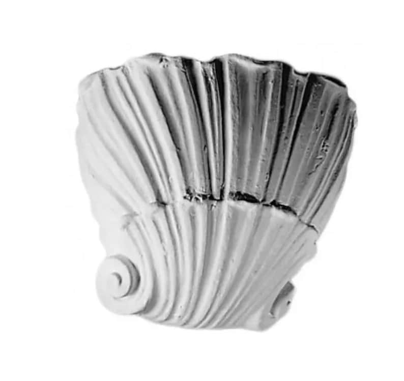 Saint-Jacques hand-cast plaster shell wall sconce by Arteficius