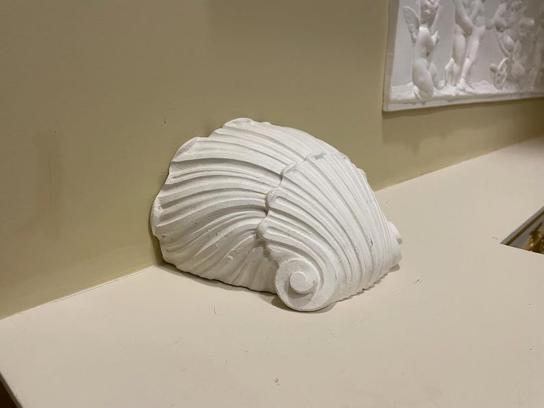 Saint-Jacques plaster shell sconce detail